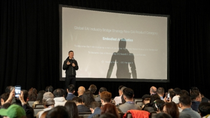 人们在看台上的人在讲话
AI 生成的内容可能不正确。