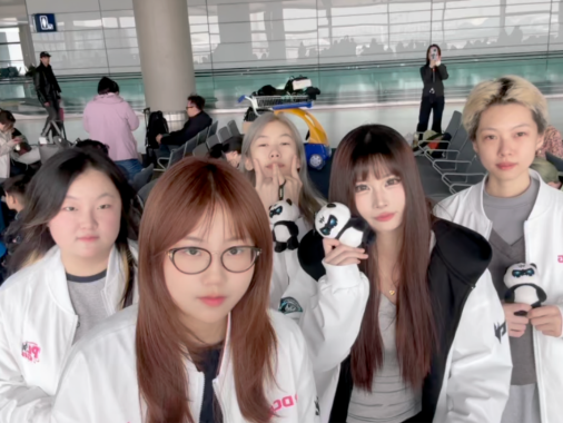 一群穿着礼服的女子

AI 生成的内容可能不正确。