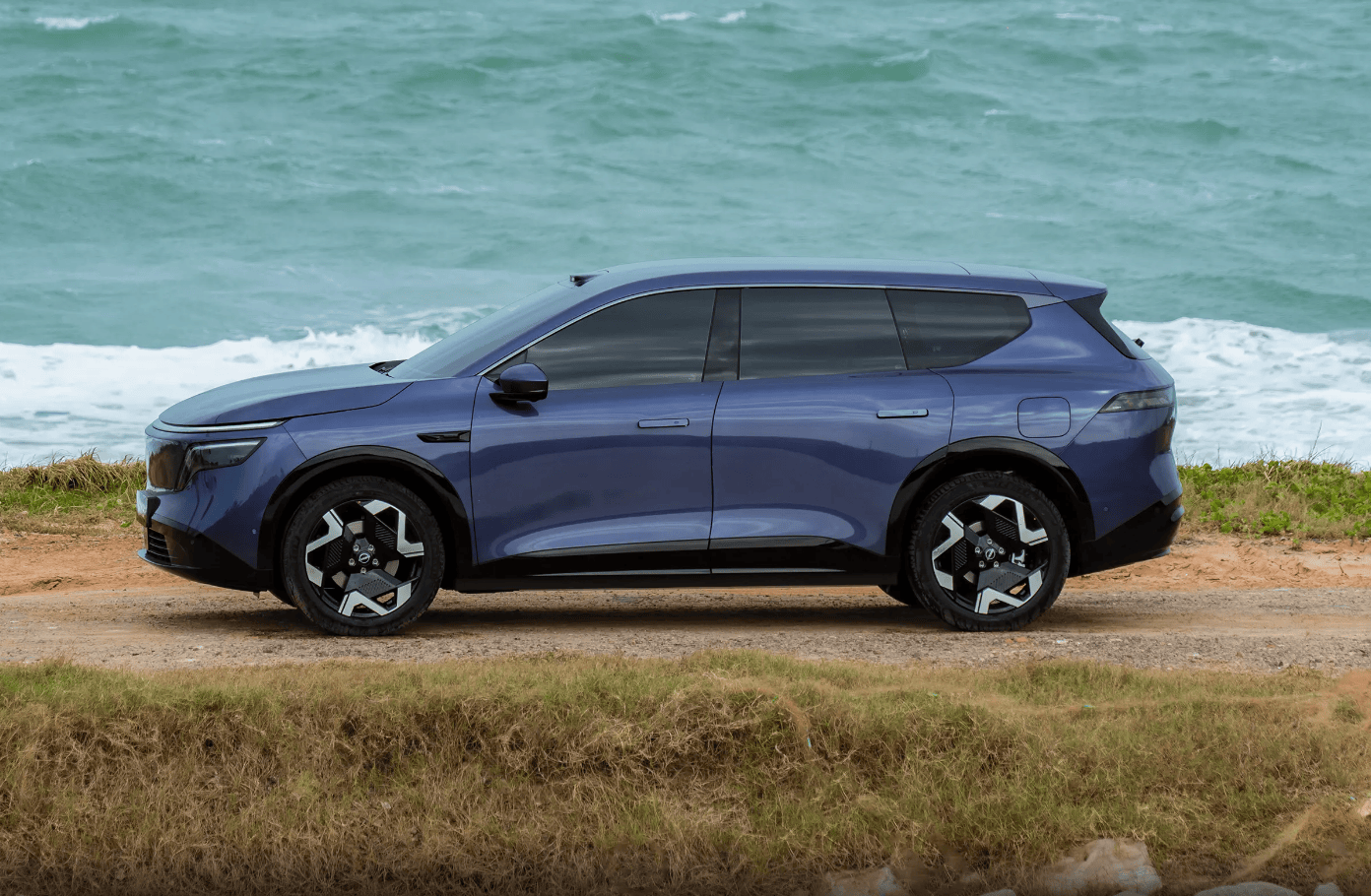 日产NX8车身侧面