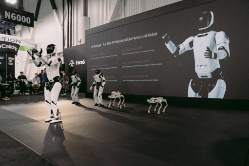 人们在看台上的人在路上走
AI 生成的内容可能不正确。