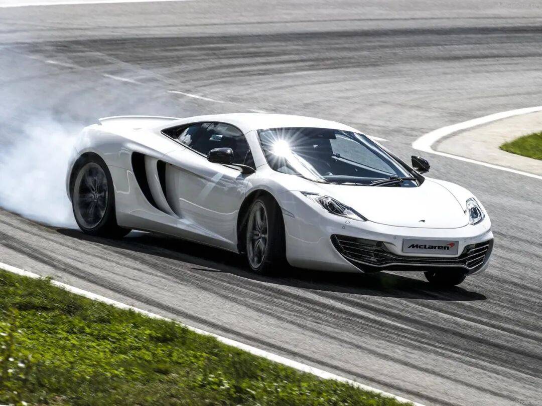 迈凯伦MP4-12C内饰