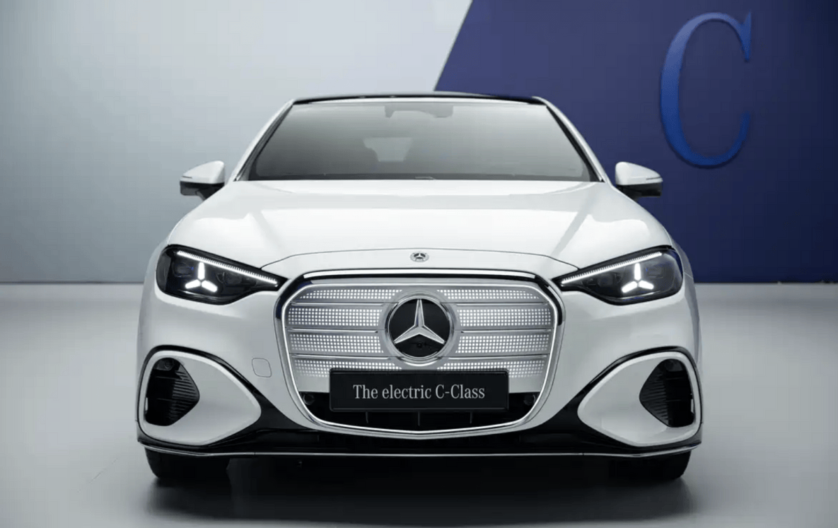 全新奔驰纯电C级轿车外观