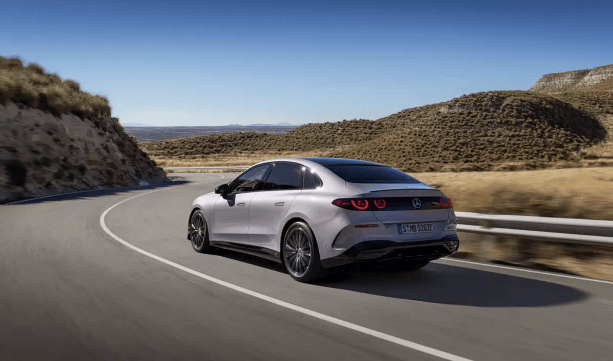 全新奔驰纯电C级轿车内饰